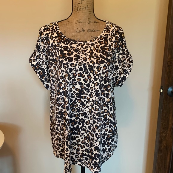 AUW Tops - LAST ONE! Gorgeous leopard print blouse-New!